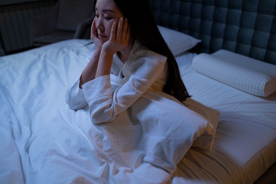 잠이 얕아졌다면, 나이 탓만은 아닙니다 — 수면의 질 개선, 이것부터 확인하세요